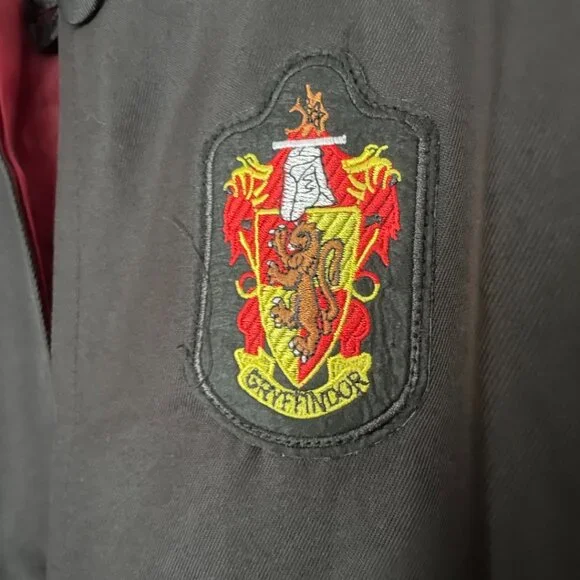 Harry Potter Gryffindor Robe - Picture 4 of 8